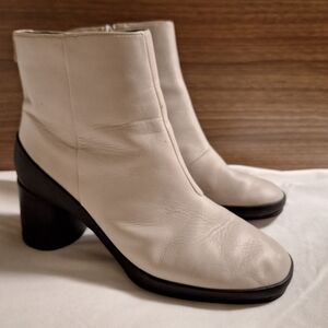 Camper ivory cream off white leather ankle boots 37